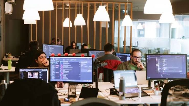 The Weezie team working at their Porto office.